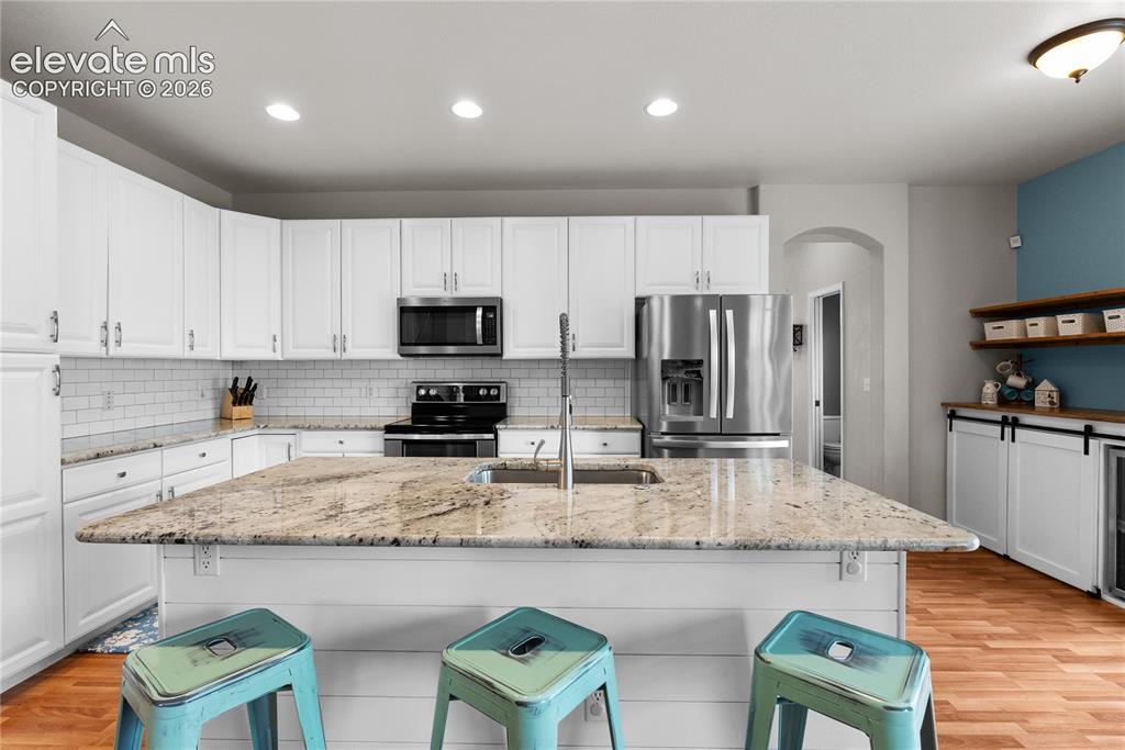 Image 7 of 21: Kitchen