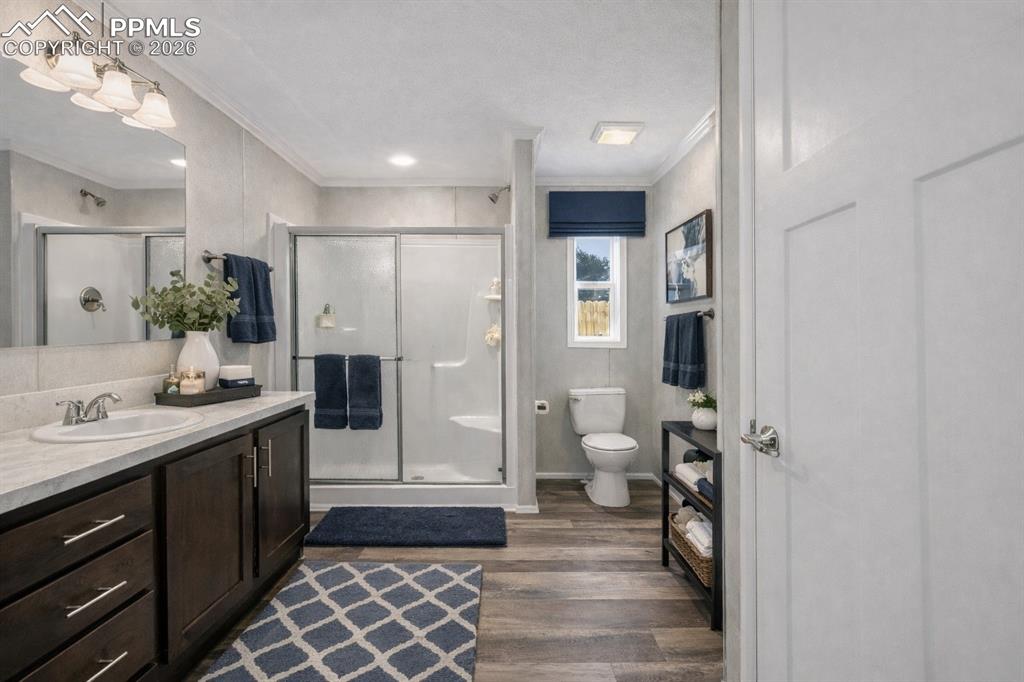 Image 12 of 35: Bathroom