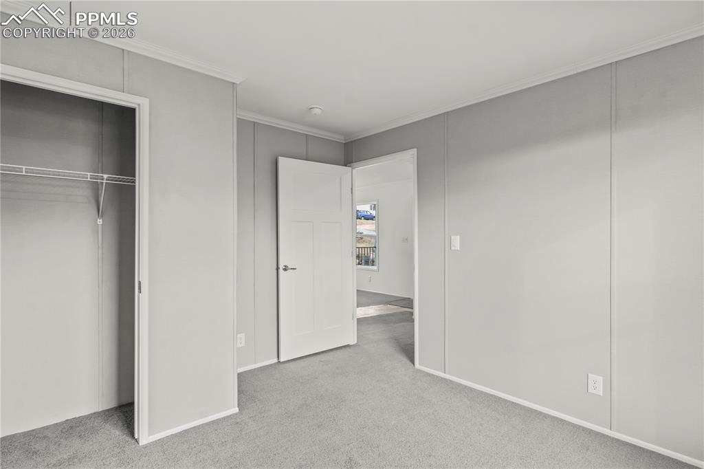 Image 25 of 35: Bedroom