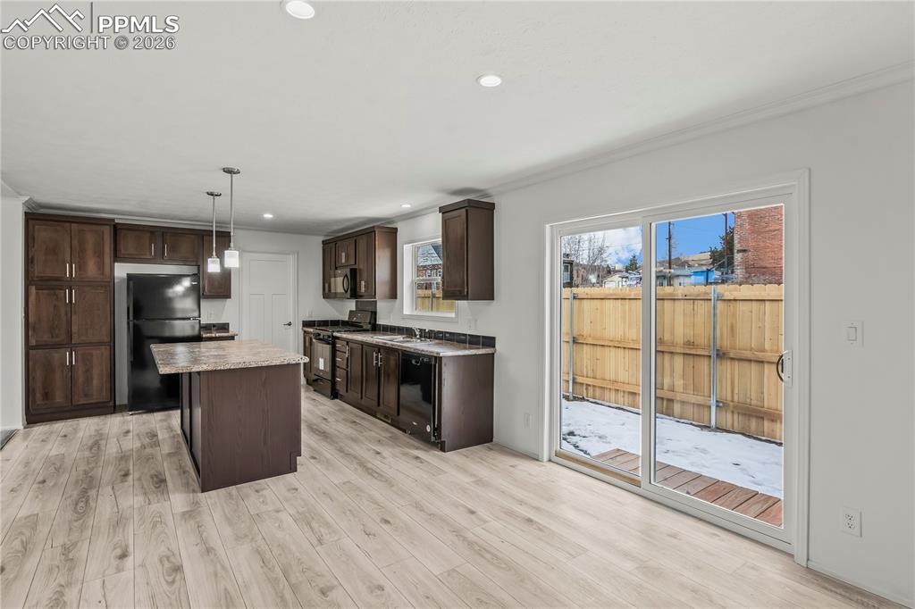 Image 5 of 35: Kitchen