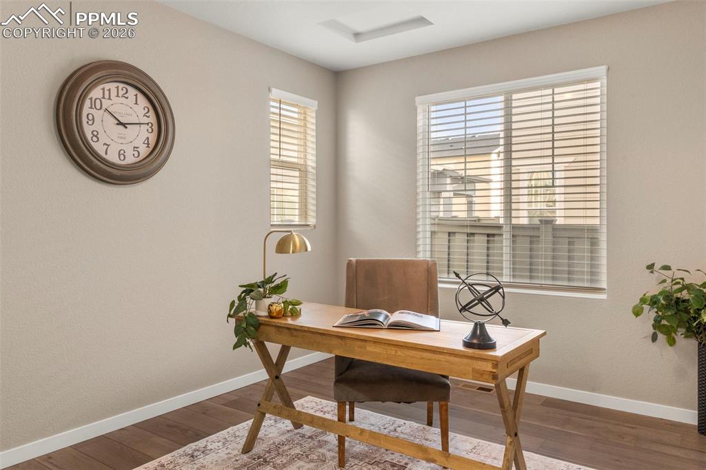 Image 13 of 33: Office