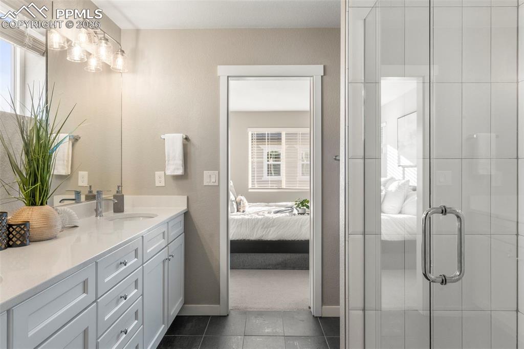 Image 19 of 33: Bathroom