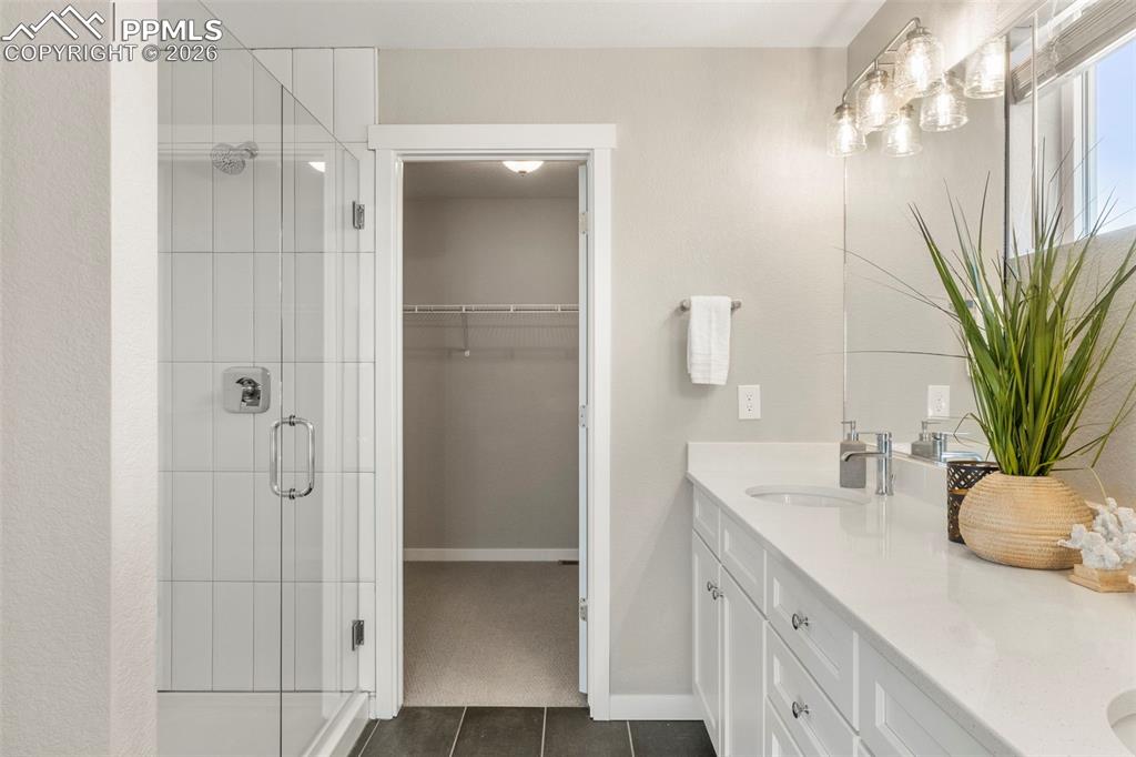 Image 20 of 33: Bathroom