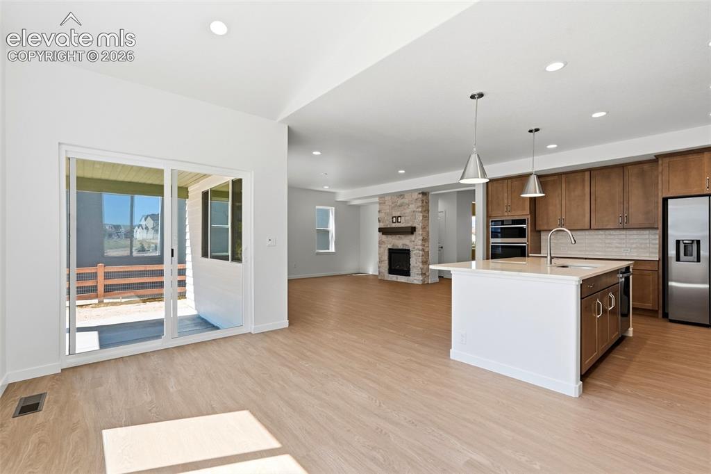 Image 11 of 50: Dining Area