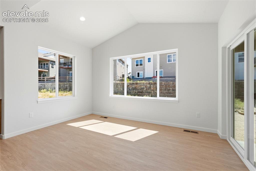 Image 12 of 50: Dining Area