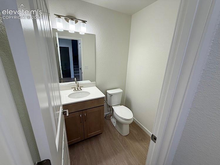 Image 18 of 50: Powder Bath