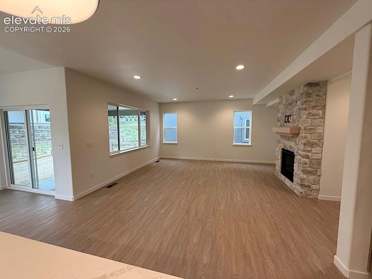 Image 8 of 50: Living Room