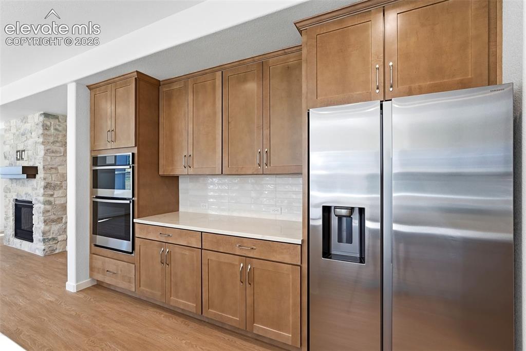 Image 9 of 50: Kitchen