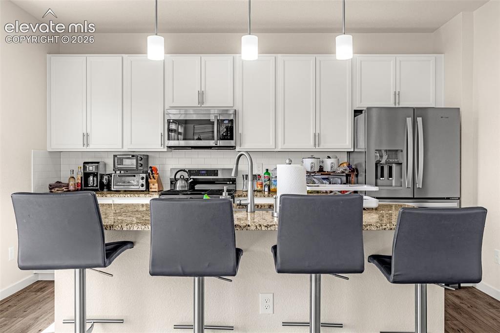Image 13 of 43: Kitchen