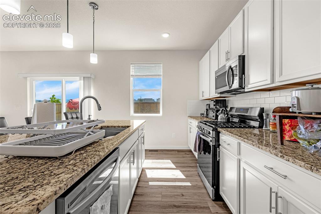 Image 14 of 43: Kitchen