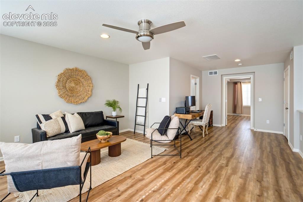 Image 29 of 46: Junior Suite comes with its own loft.