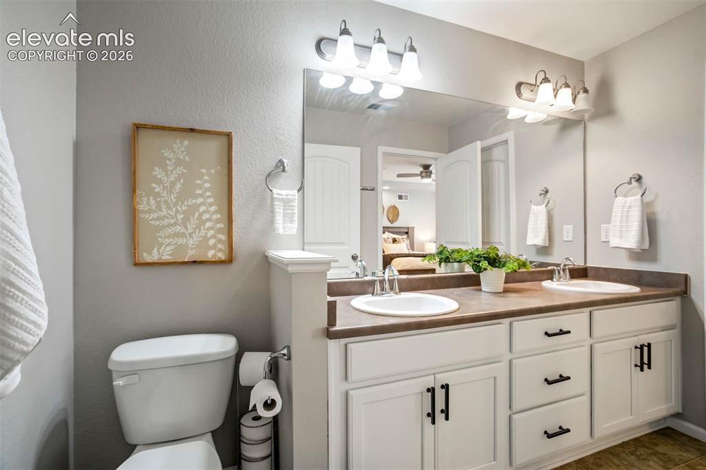 Image 34 of 46: Ensuite bathroom but also has Jack-&-Jill access from the loft.