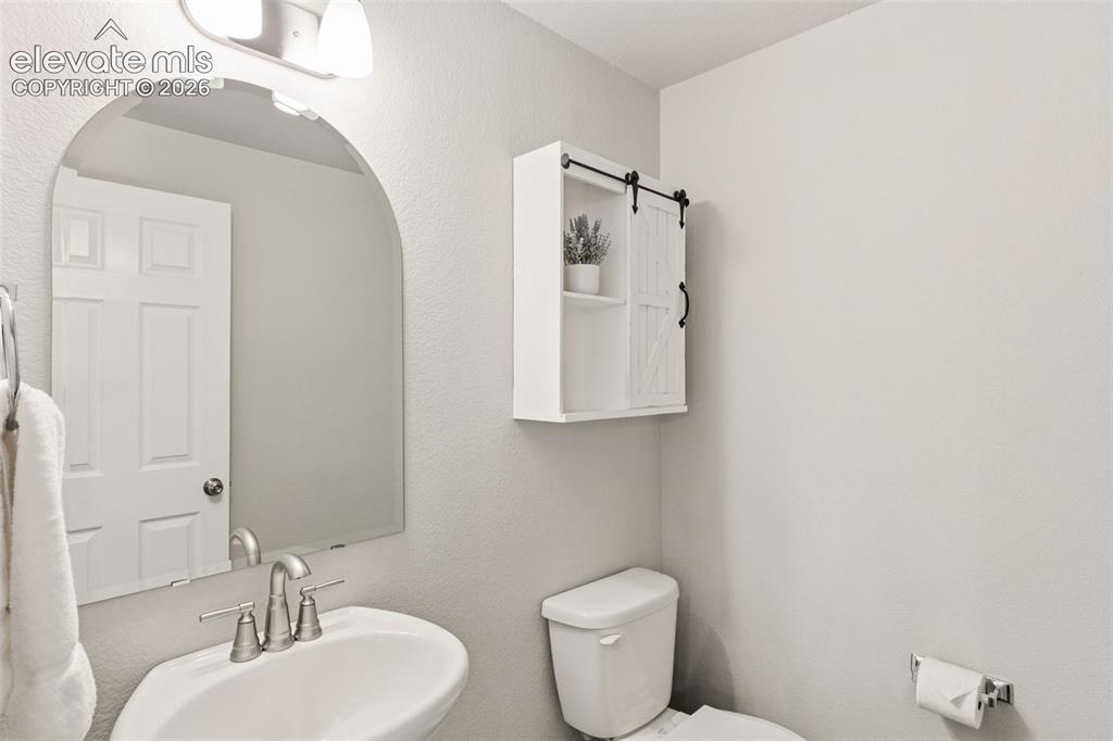 Image 16 of 40: Bathroom