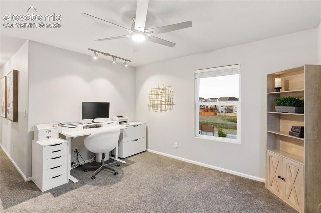Image 17 of 40: Office