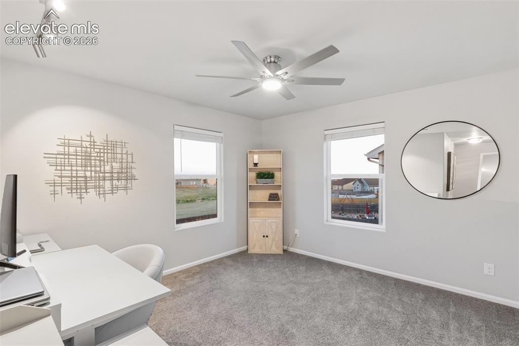 Image 19 of 40: Office