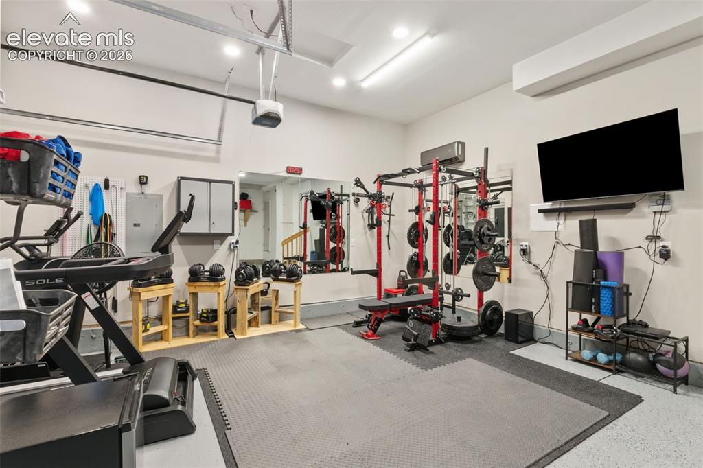 Image 32 of 40: Exercise Room