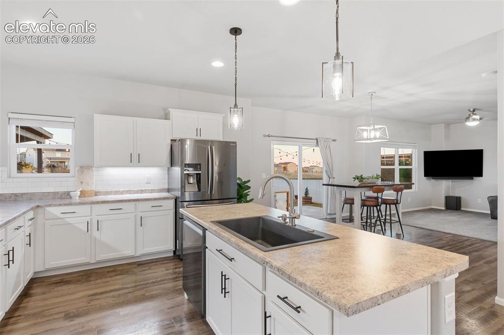Image 6 of 40: Kitchen