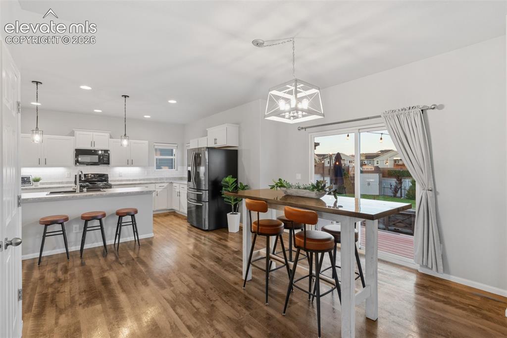 Image 8 of 40: Dining Area