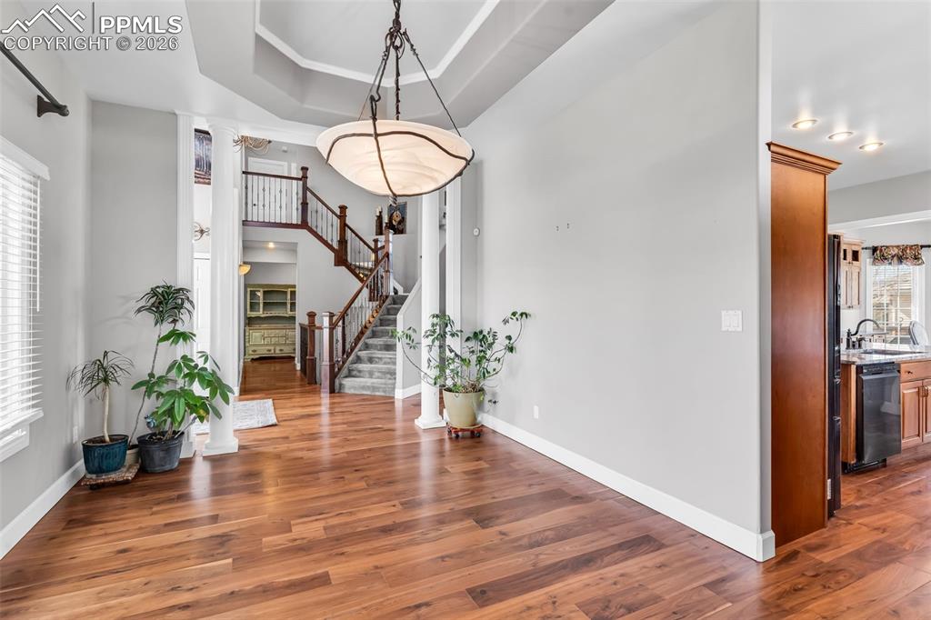 Image 10 of 50: Entry