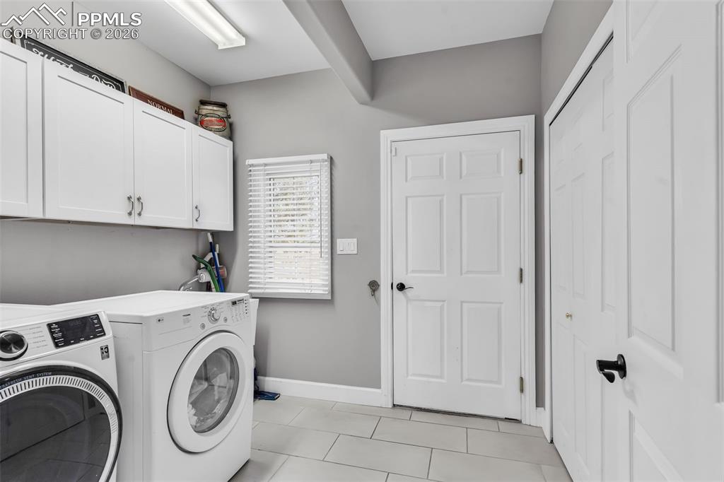 Image 13 of 50: Laundry