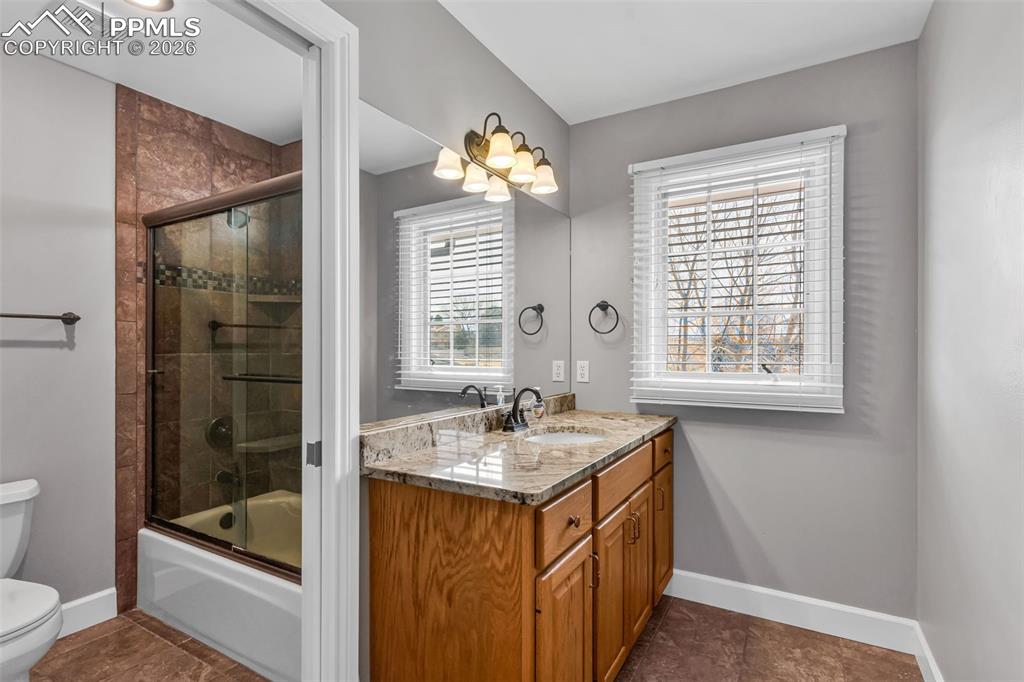 Image 17 of 50: Bathroom