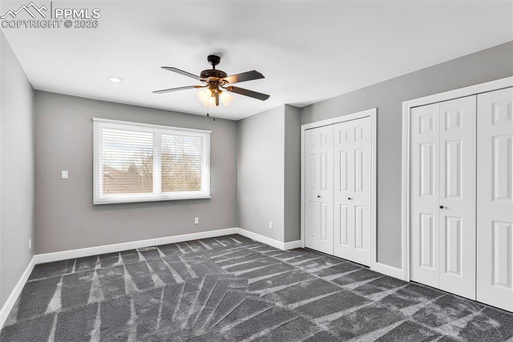 Image 19 of 50: Bedroom