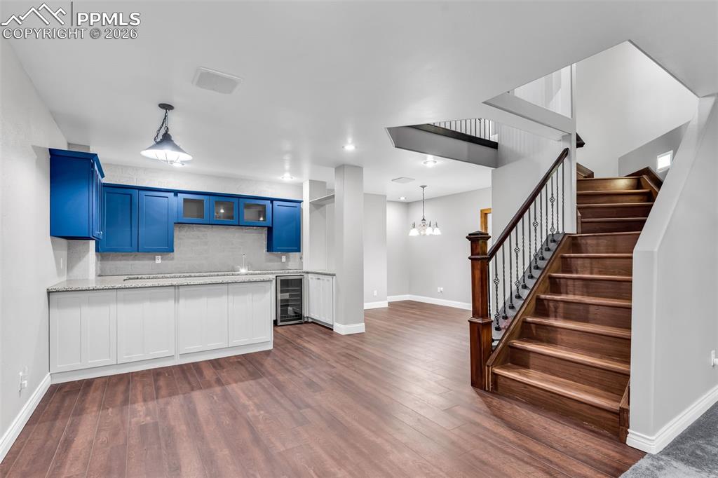 Image 22 of 50: Kitchen