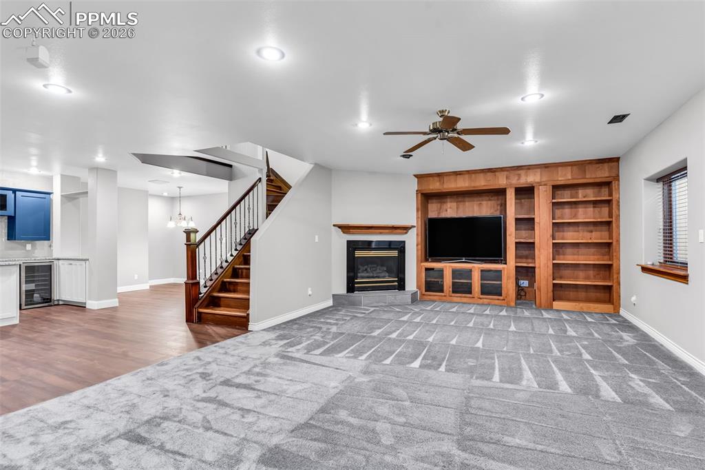 Image 27 of 50: Living Room