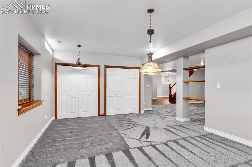 Image 30 of 50: Dining Area