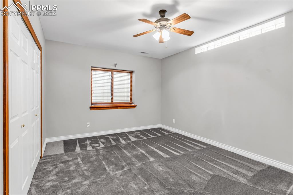 Image 31 of 50: Bedroom