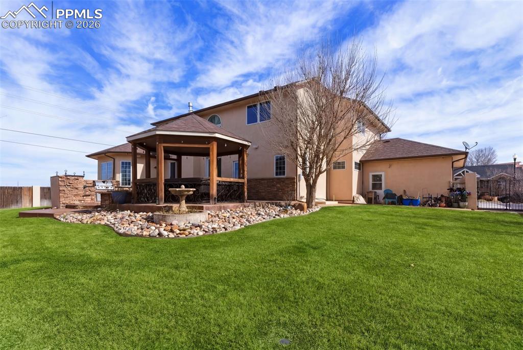 Image 42 of 50: Back of Structure