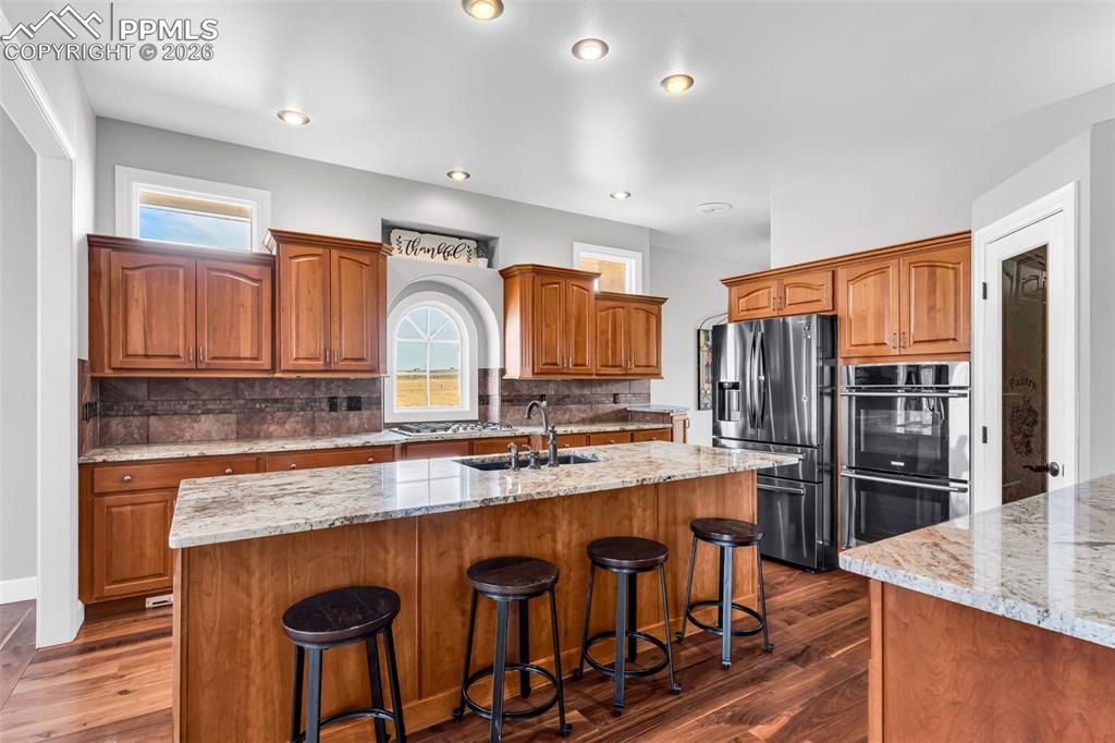 Image 6 of 50: Kitchen