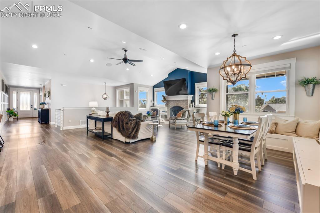 Image 13 of 50: Dining Area