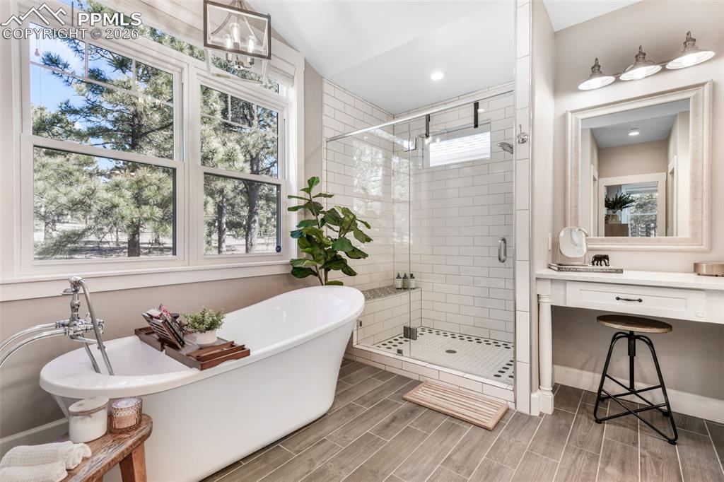 Image 19 of 50: Bathroom