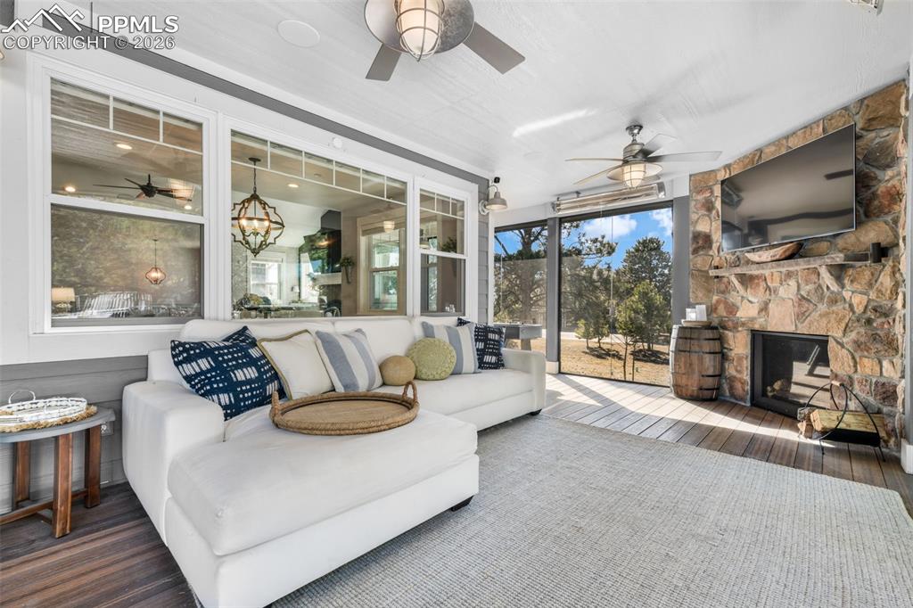 Image 38 of 50: Sun Room