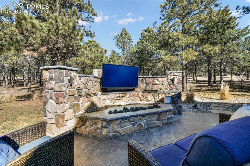 Image 45 of 50: Patio