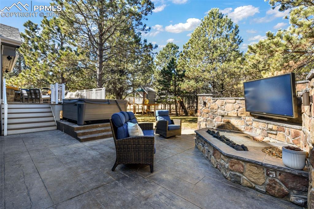 Image 46 of 50: Patio