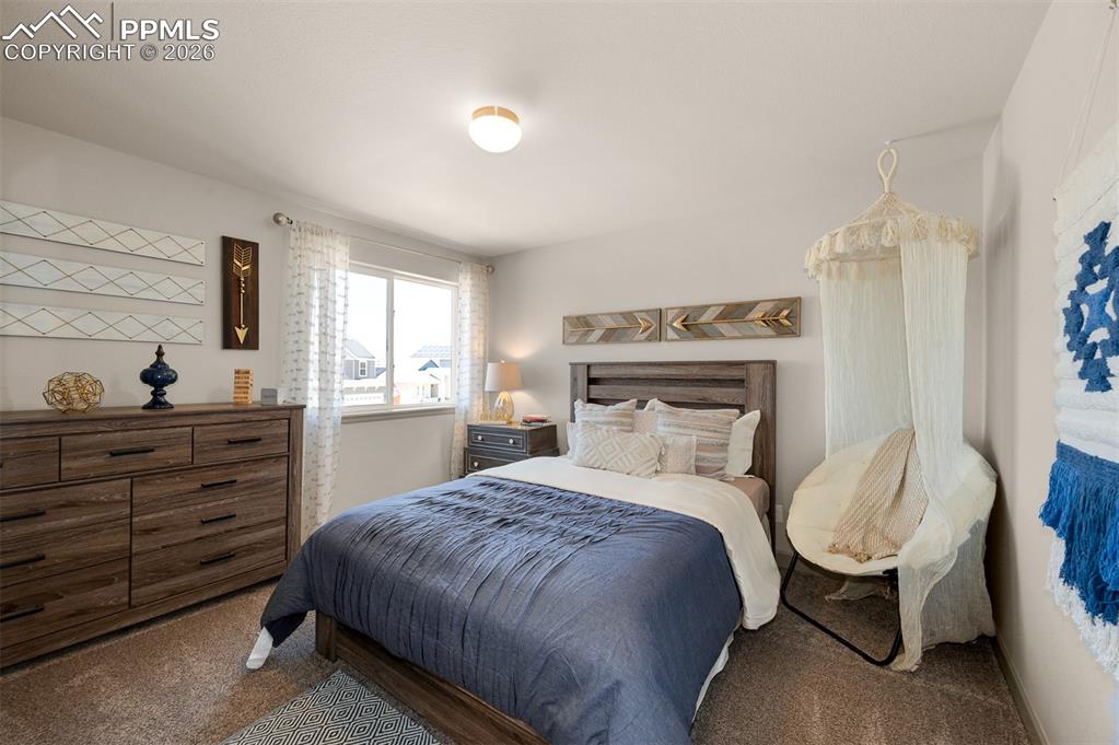 Image 10 of 14: Bedroom