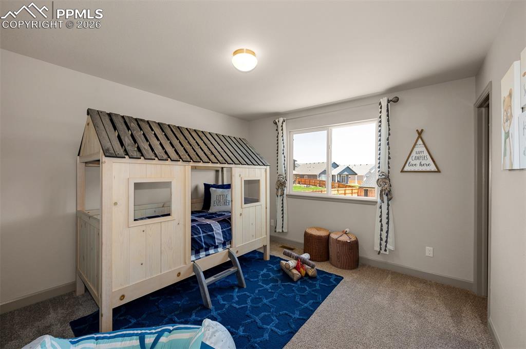 Image 12 of 14: Bedroom