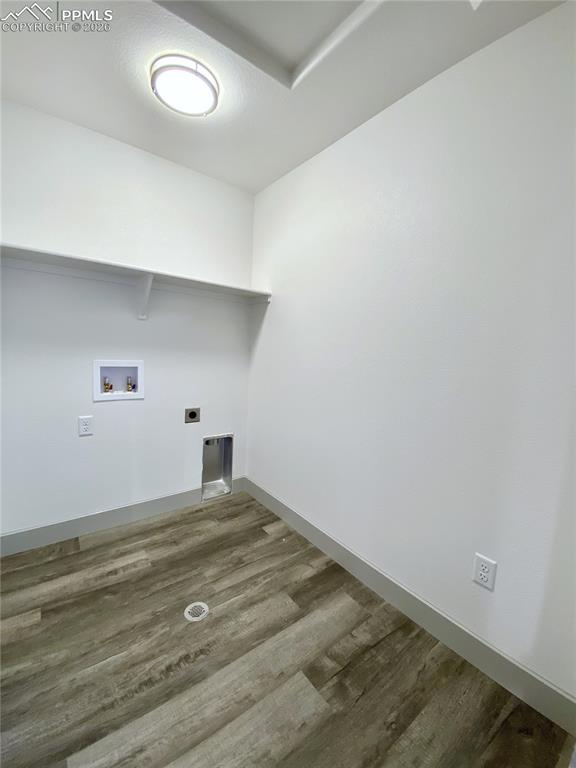 Image 21 of 33: Laundry