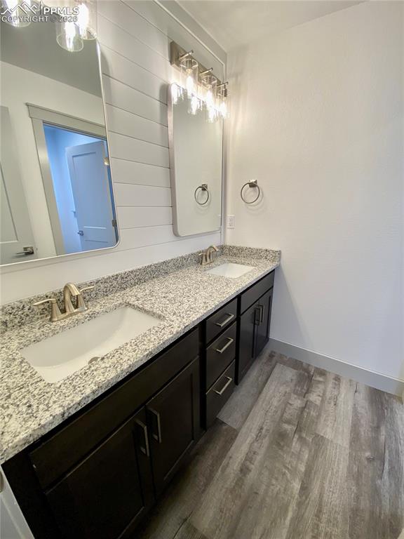 Image 24 of 33: Bathroom