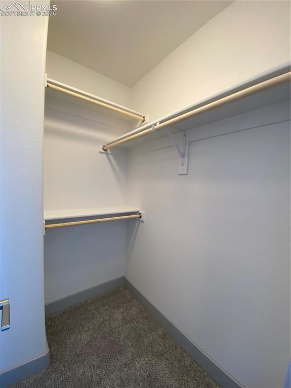 Image 27 of 33: Closet