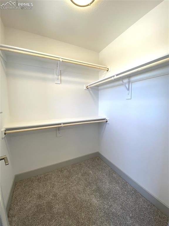 Image 29 of 33: Closet