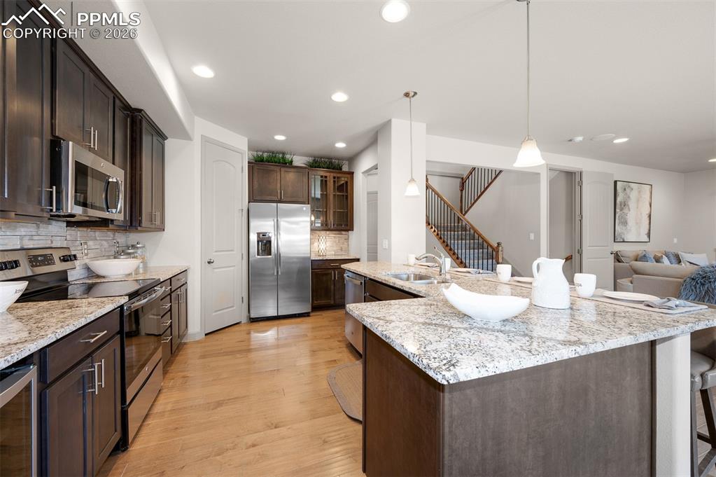 Image 5 of 14: Kitchen