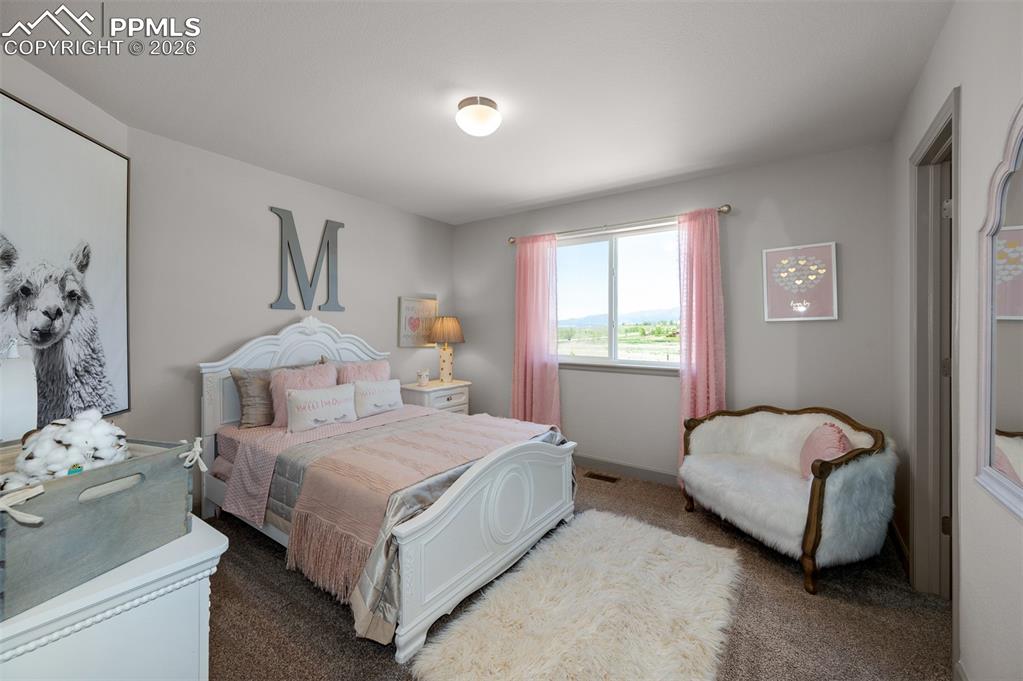 Image 9 of 14: Bedroom