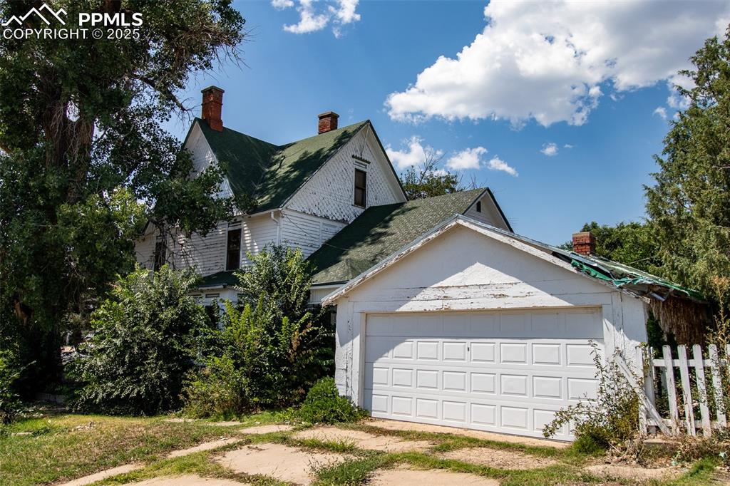 Image 3 of 3: Front of Structure