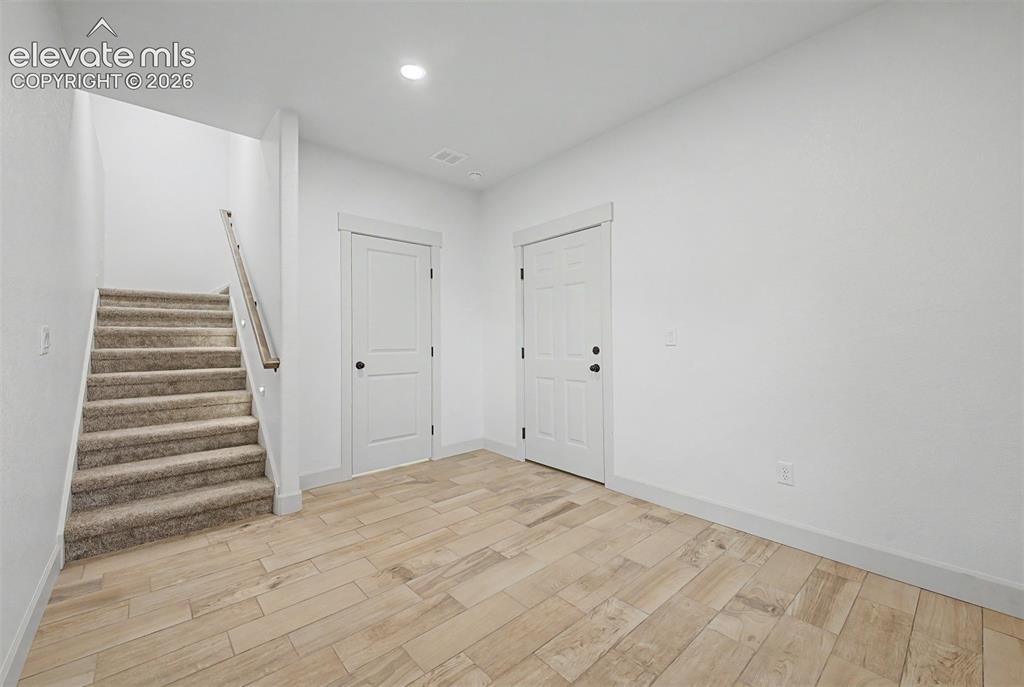 Image 34 of 50: Large entry with walk in closet