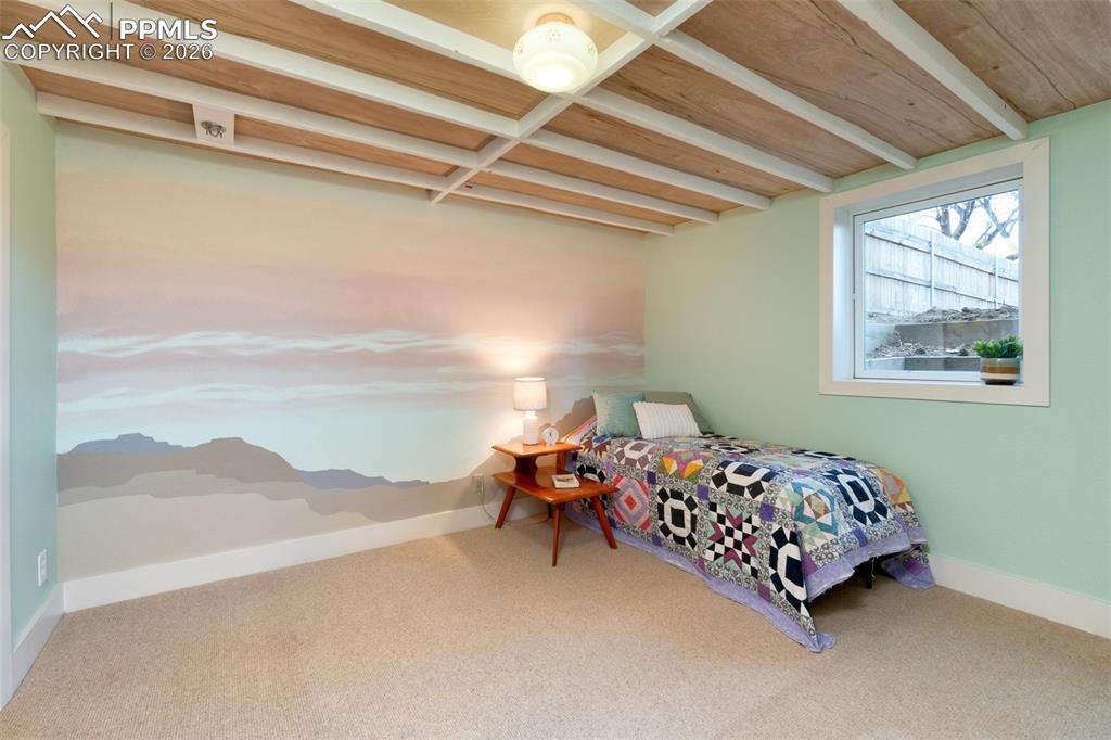 Image 25 of 50: Bedroom