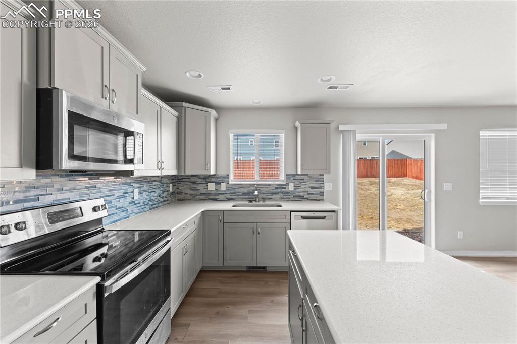 Image 13 of 35: Kitchen