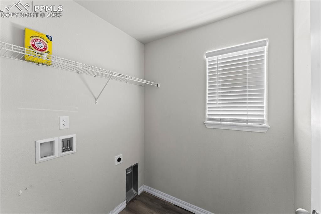 Image 27 of 35: Laundry